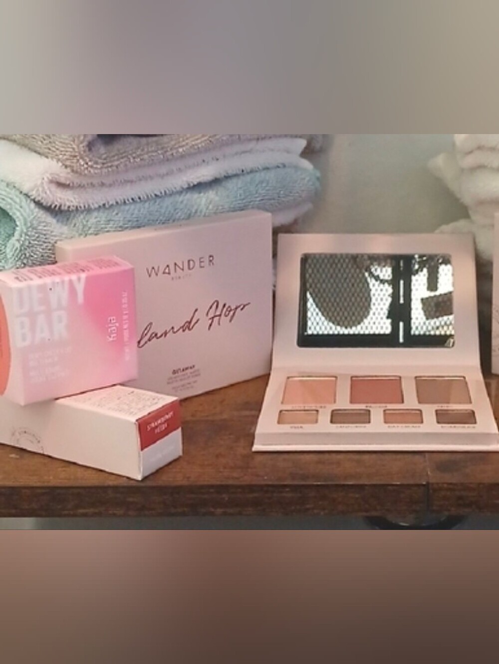 Wander Island Hop Getaway Palette, On The Glow Blush & Illuminator, Kaja Blush